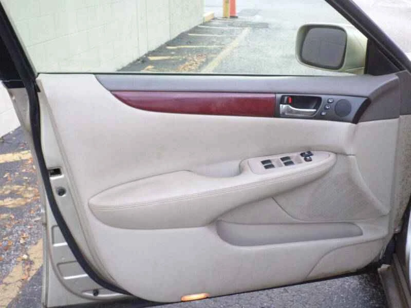 2003 Lexus ES 4th Gen - Image 8 of 17
