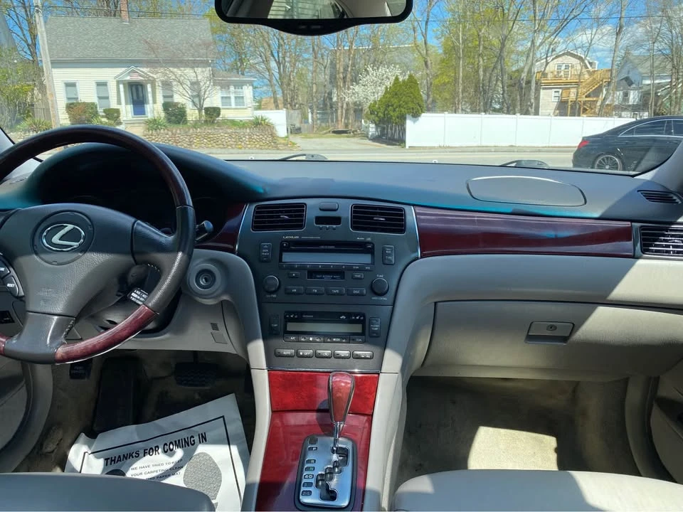 2003 Lexus ES 4th Gen - Image 9 of 11