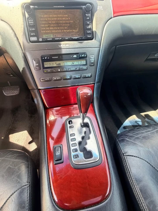 2003 Lexus ES 4th Gen - Image 13 of 17