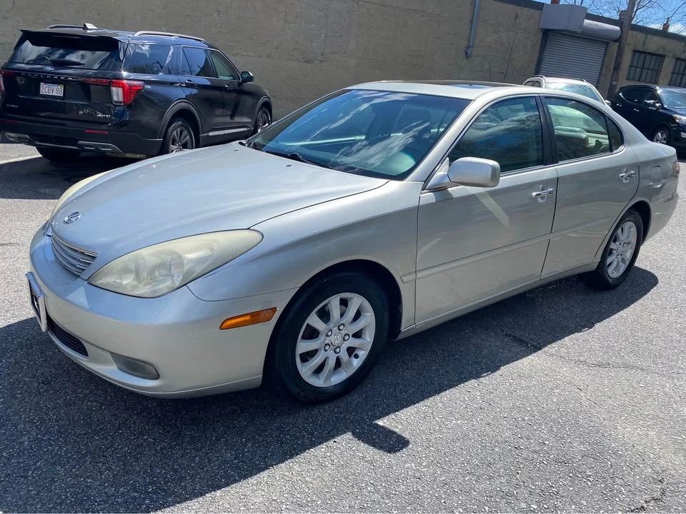 2003 Lexus ES 4th Gen - Image 2 of 11