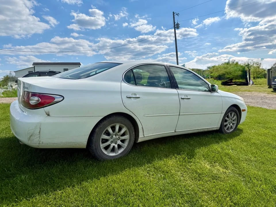 2003 Lexus ES 4th Gen - Image 2 of 9