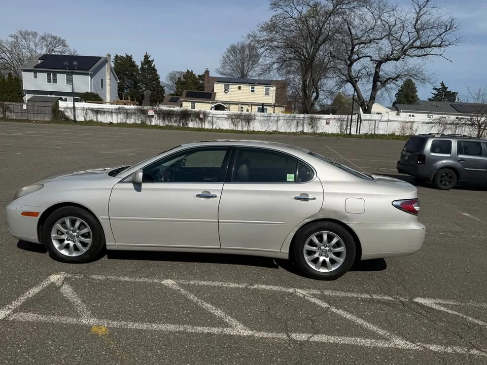 2003 Lexus ES 4th Gen - Image 2 of 13