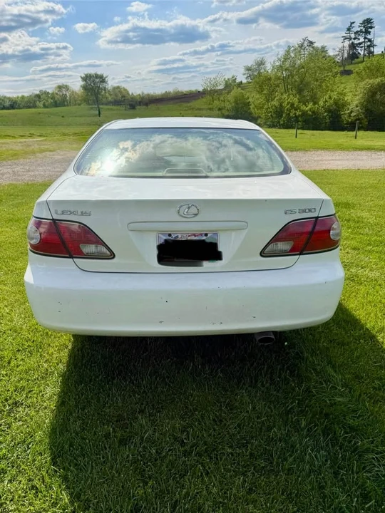 2003 Lexus ES 4th Gen - Image 3 of 9
