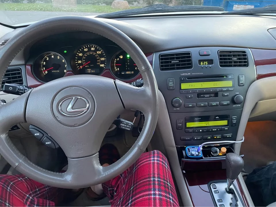 2003 Lexus ES 4th Gen - Image 10 of 10