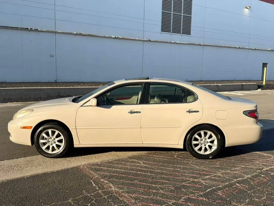 2003 Lexus ES 4th Gen - Image 3 of 15