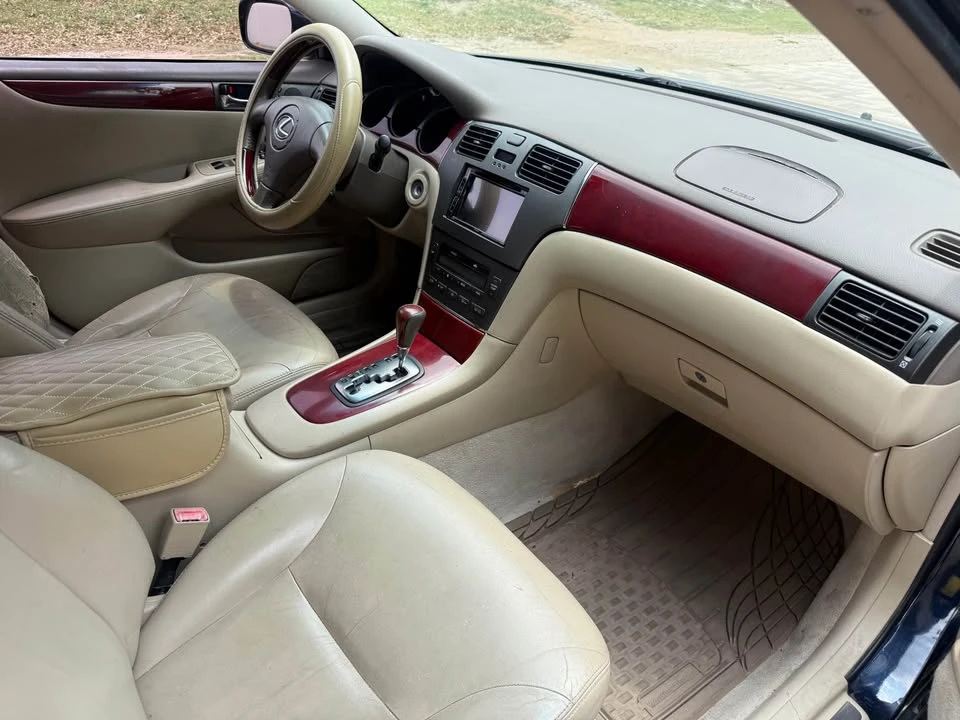 2003 Lexus ES 4th Gen - Image 11 of 12