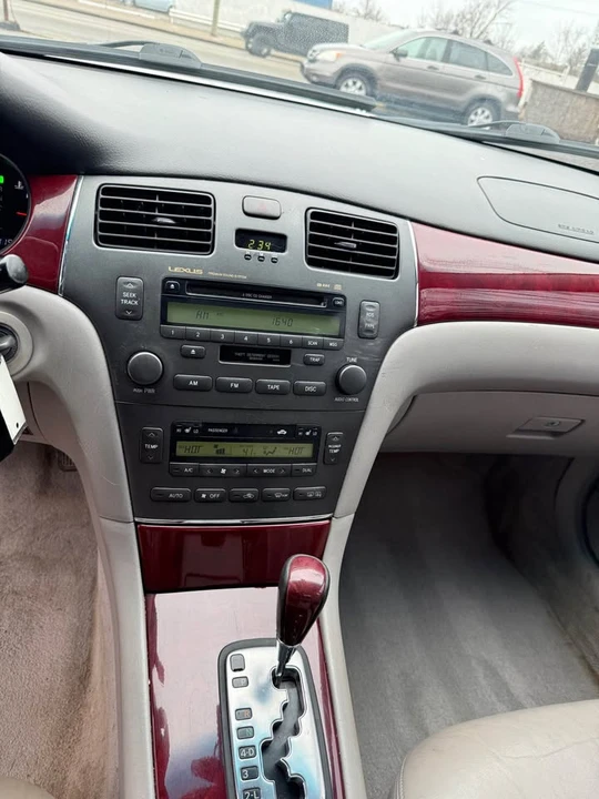 2003 Lexus ES 4th Gen - Image 10 of 16