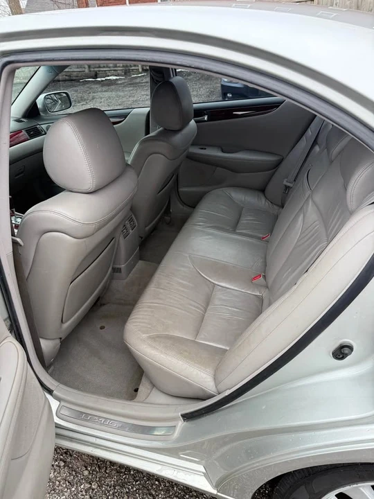 2003 Lexus ES 4th Gen - Image 11 of 16