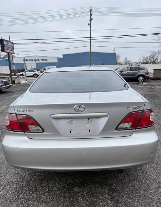2003 Lexus ES 3rd Gen - Image 4 of 17