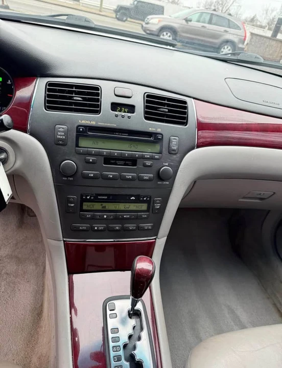 2003 Lexus ES 3rd Gen - Image 11 of 17