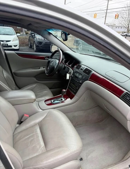 2003 Lexus ES 3rd Gen - Image 15 of 17