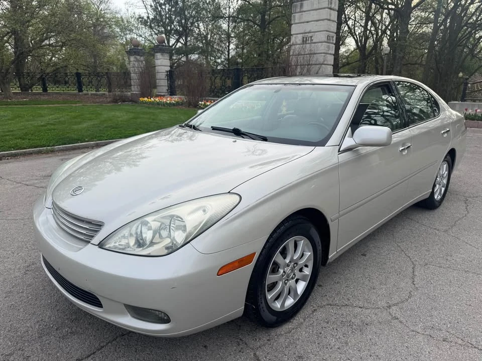 2003 Lexus ES 4th Gen - Image 2 of 16