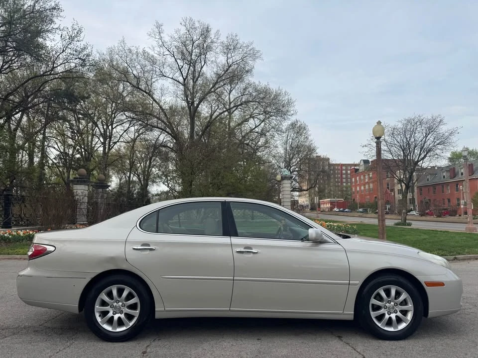 2003 Lexus ES 4th Gen - Image 5 of 16