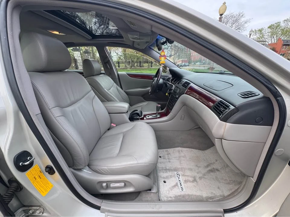 2003 Lexus ES 4th Gen - Image 12 of 16