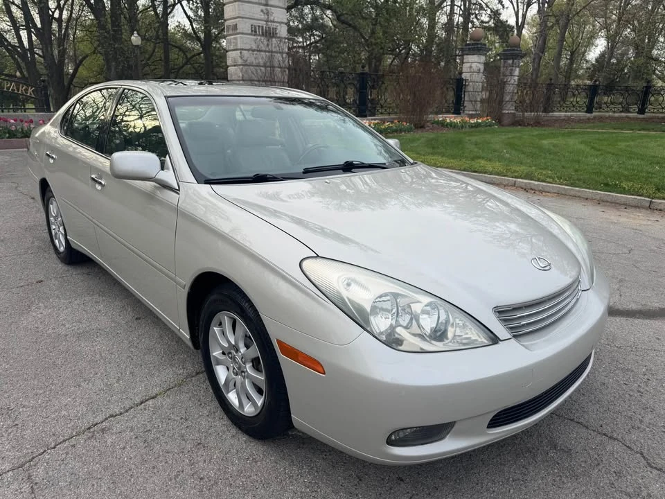 2003 Lexus ES 4th Gen - Image 3 of 16