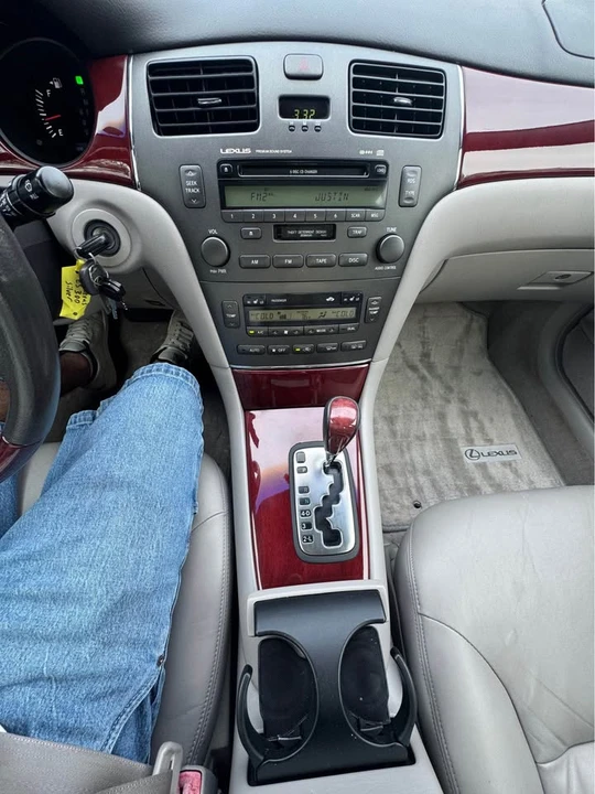 2003 Lexus ES 4th Gen - Image 9 of 16