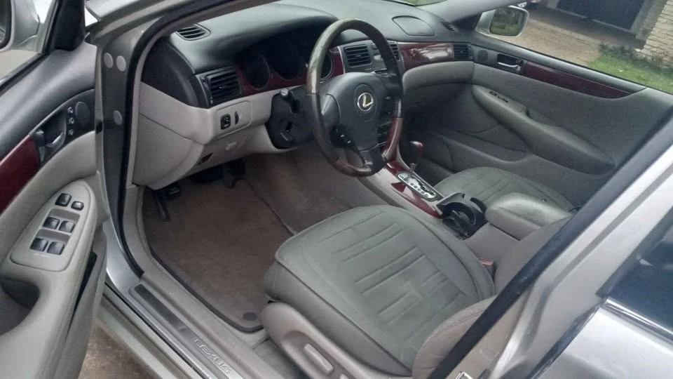 2003 Lexus ES 4th Gen - Image 2 of 8