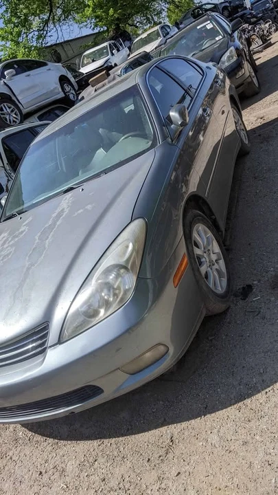 2003 Lexus ES 3rd Gen - Image 3 of 4