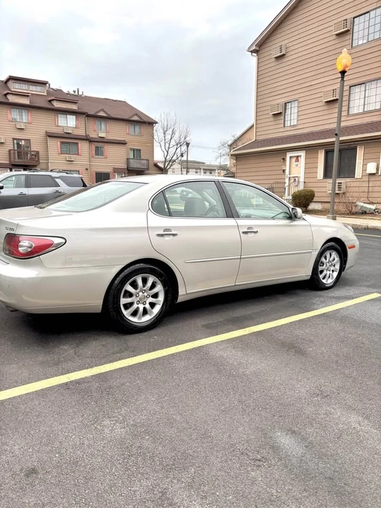 2003 Lexus ES 3rd Gen - Image 2 of 6