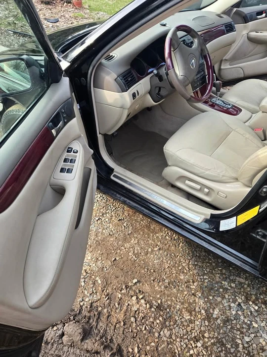 2003 Lexus ES 4th Gen - Image 9 of 12