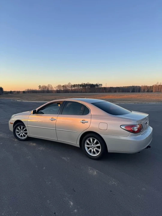 2003 Lexus ES 4th Gen - Image 4 of 15