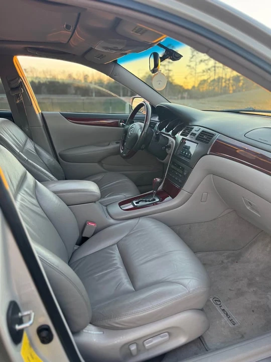 2003 Lexus ES 4th Gen - Image 11 of 15