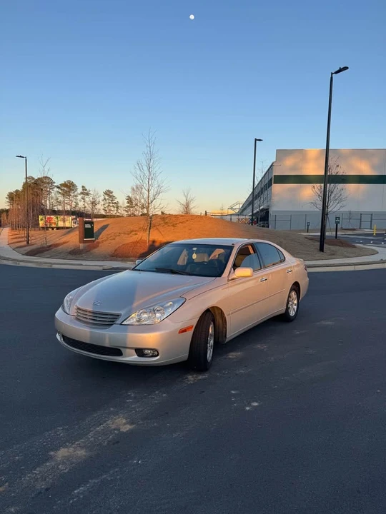 2003 Lexus ES 4th Gen - Image 2 of 15