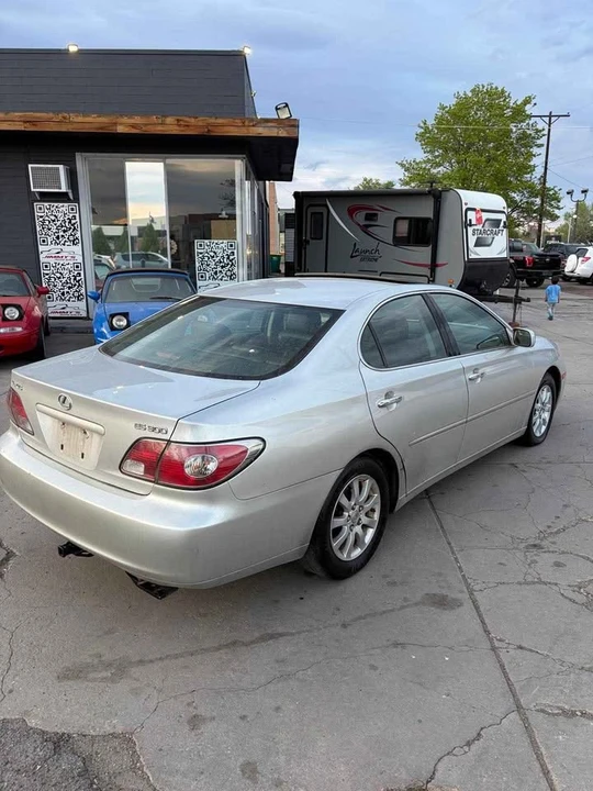 2003 Lexus ES 4th Gen - Image 2 of 17
