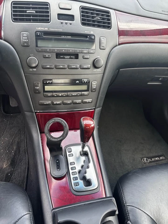 2003 Lexus ES 4th Gen - Image 5 of 13