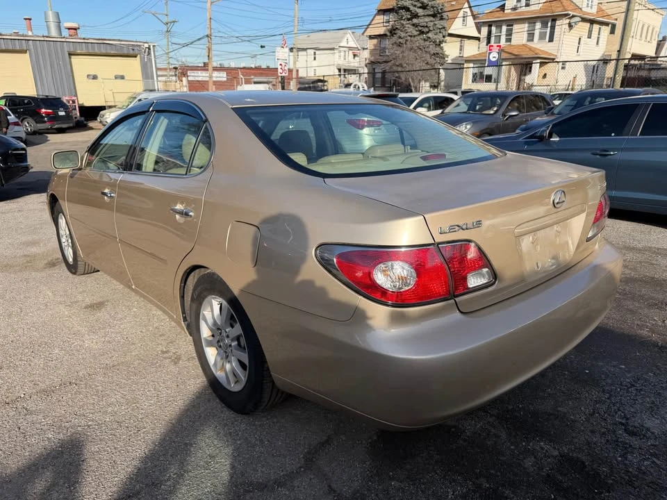 2003 Lexus ES 3rd Gen - Image 2 of 9
