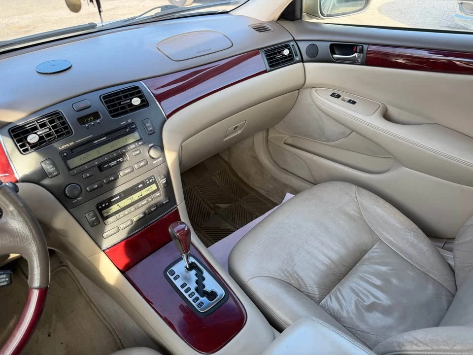 2003 Lexus ES 3rd Gen - Image 5 of 9
