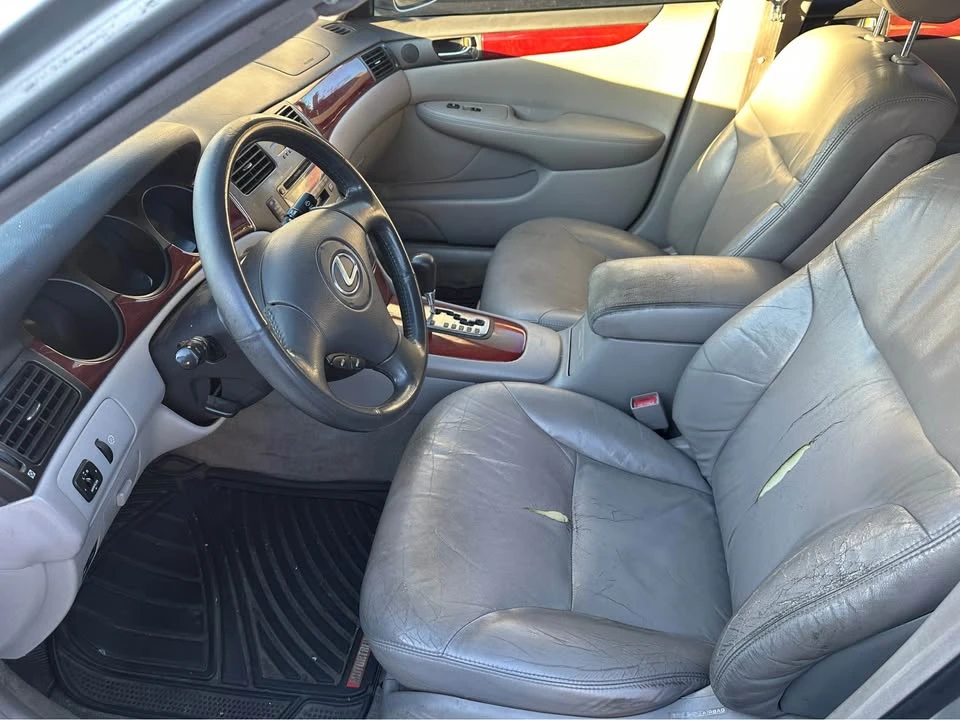2003 Lexus ES 4th Gen - Image 9 of 11