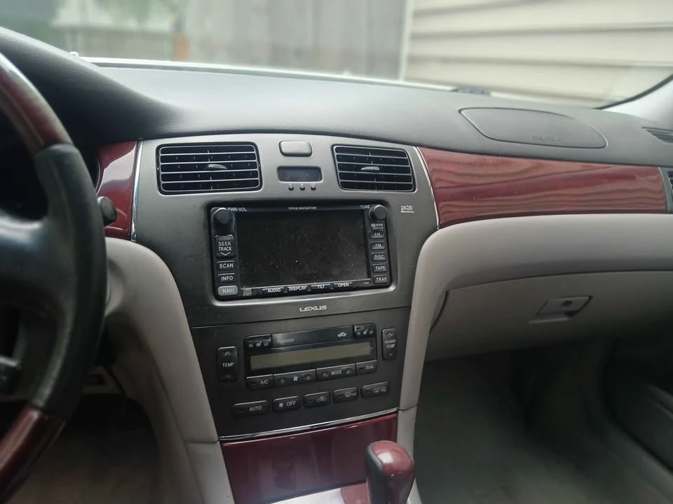 2003 Lexus ES 4th Gen - Image 13 of 14