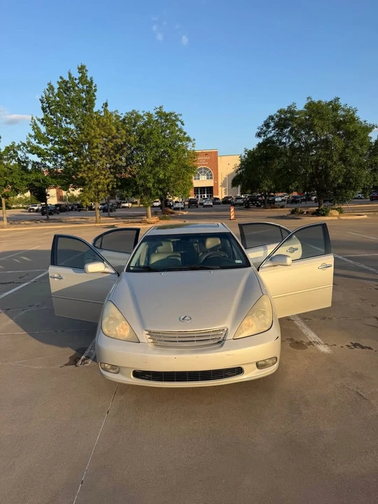 2003 Lexus ES 4th Gen - Image 3 of 20