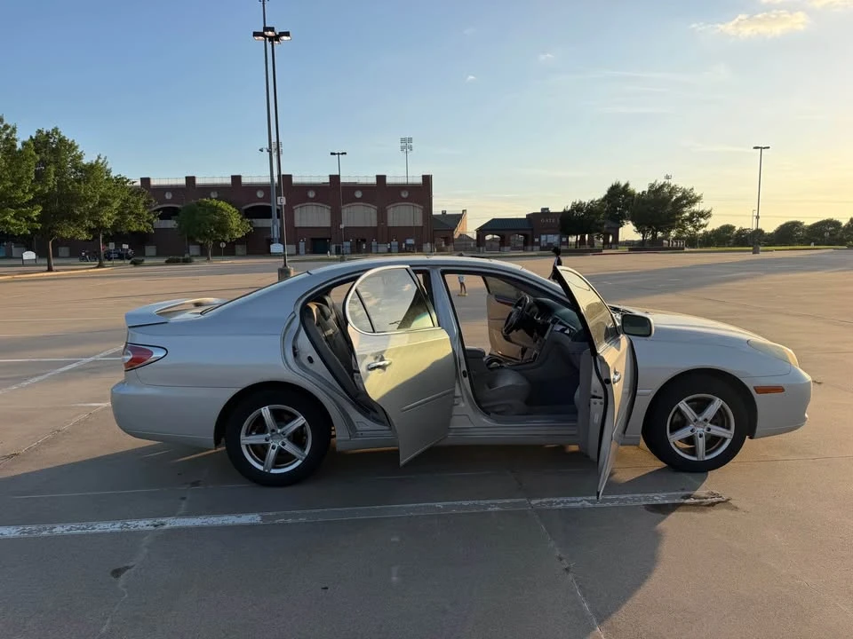 2003 Lexus ES 4th Gen - Image 4 of 20