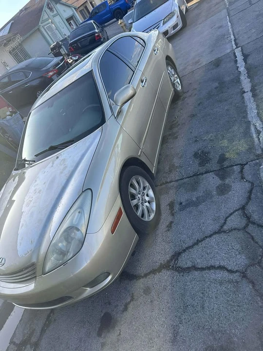 2003 Lexus ES 4th Gen - Image 2 of 9