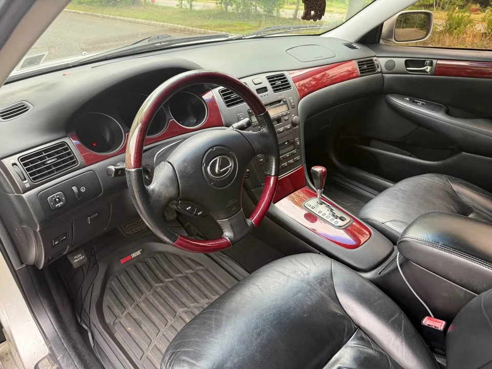 2003 Lexus ES 4th Gen - Image 10 of 13