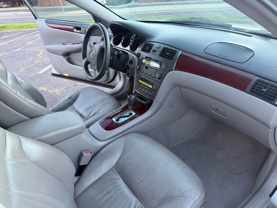 2003 Lexus ES 4th Gen - Image 12 of 20