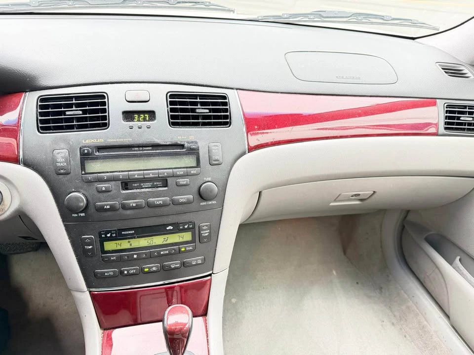2003 Lexus ES 4th Gen - Image 10 of 11