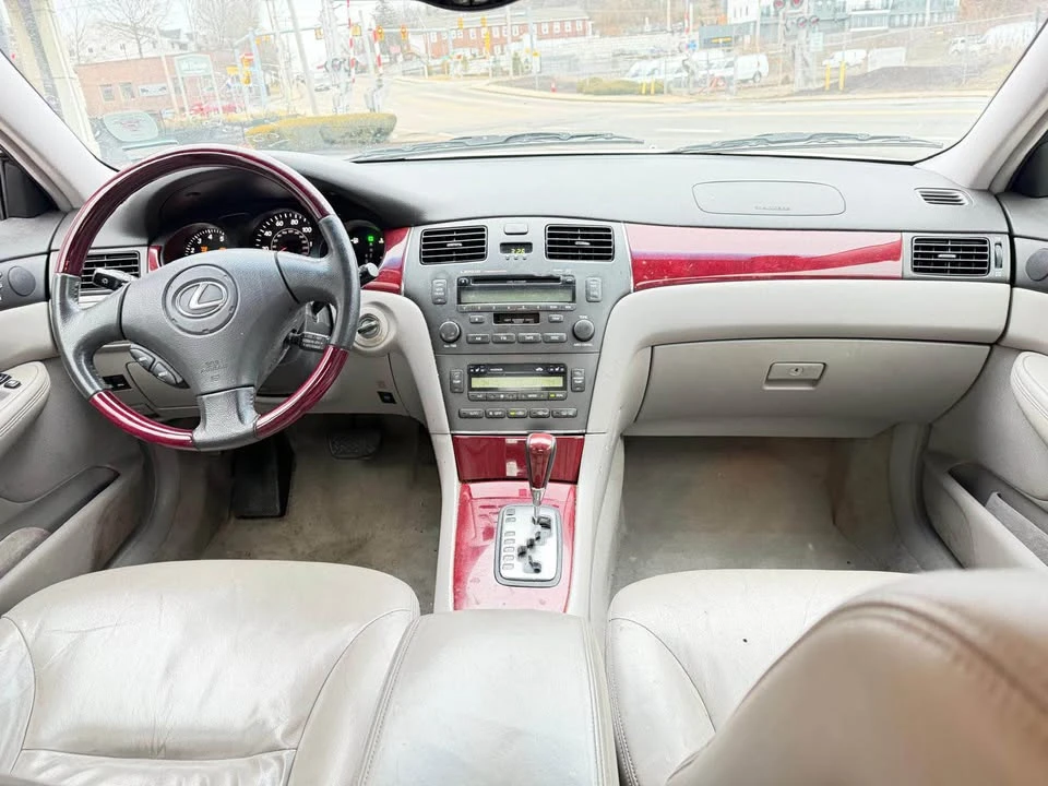 2003 Lexus ES 4th Gen - Image 4 of 11