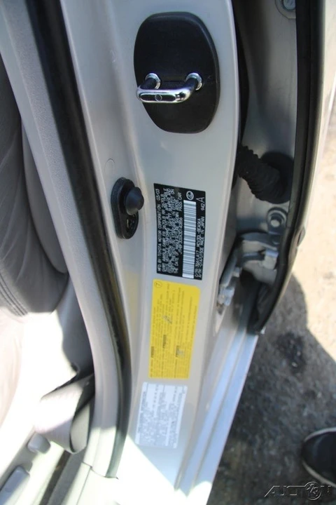 2003 Lexus ES 4th Gen - Image 12 of 21
