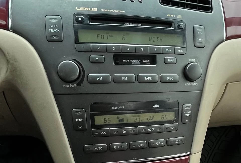 2003 Lexus ES 3rd Gen - Image 6 of 8