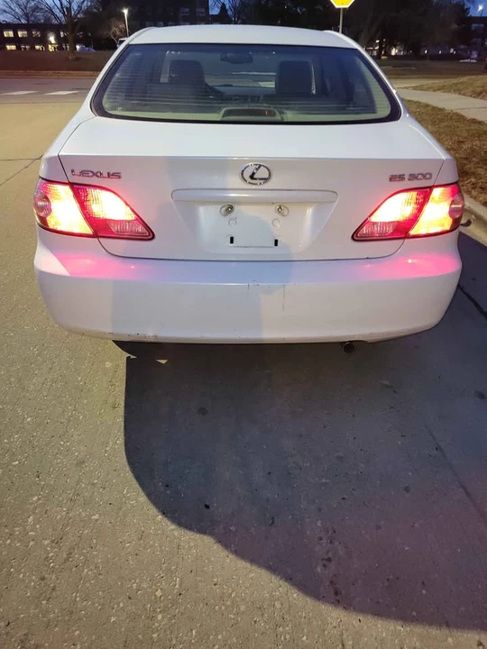 2003 Lexus ES 4th Gen - Image 5 of 9