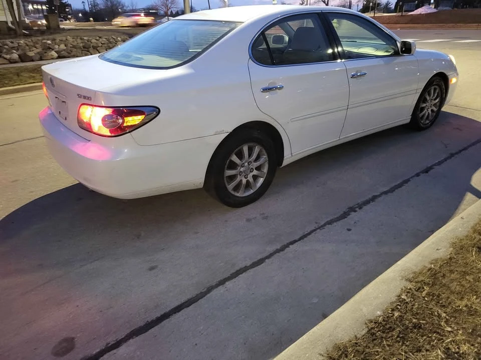 2003 Lexus ES 4th Gen - Image 6 of 9