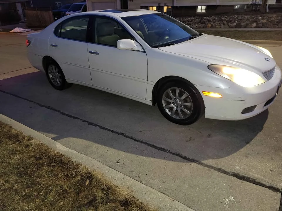 2003 Lexus ES 4th Gen - Image 2 of 9