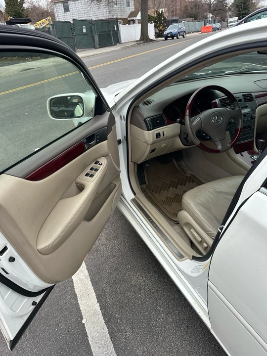 2003 Lexus ES 4th Gen - Image 11 of 16