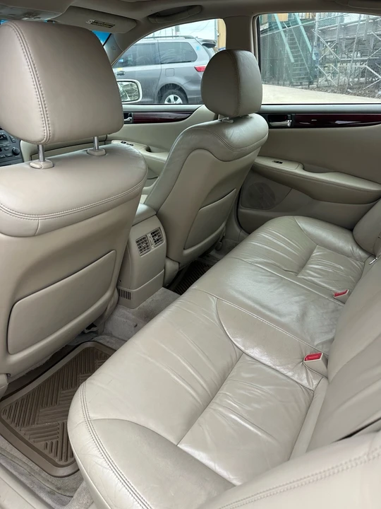 2003 Lexus ES 4th Gen - Image 12 of 16