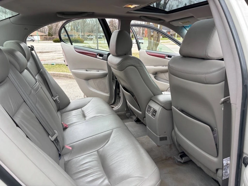 2003 Lexus ES 4th Gen - Image 15 of 19