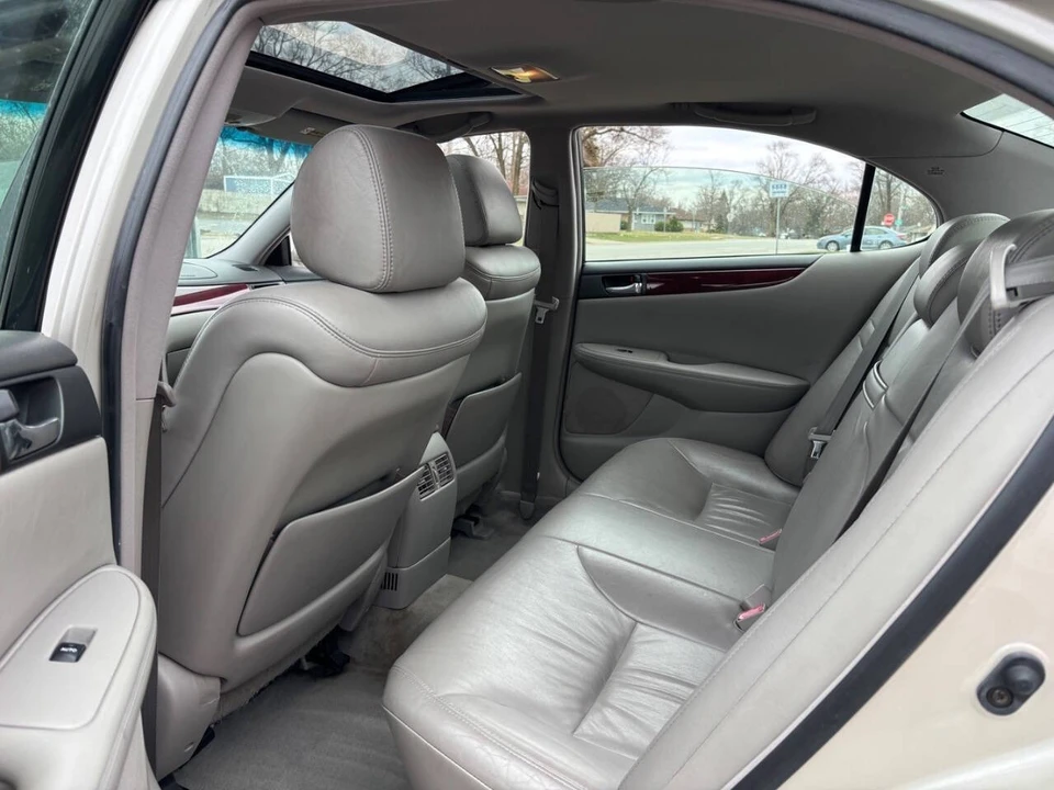 2003 Lexus ES 4th Gen - Image 13 of 19