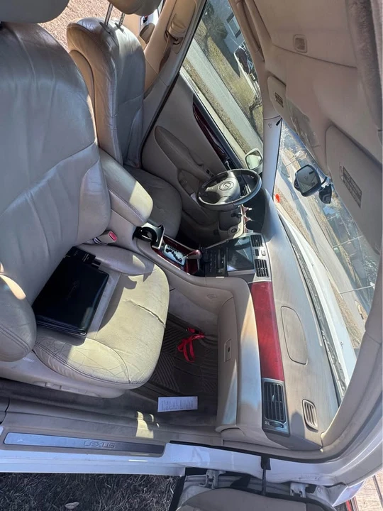 2003 Lexus ES 3rd Gen - Image 5 of 10